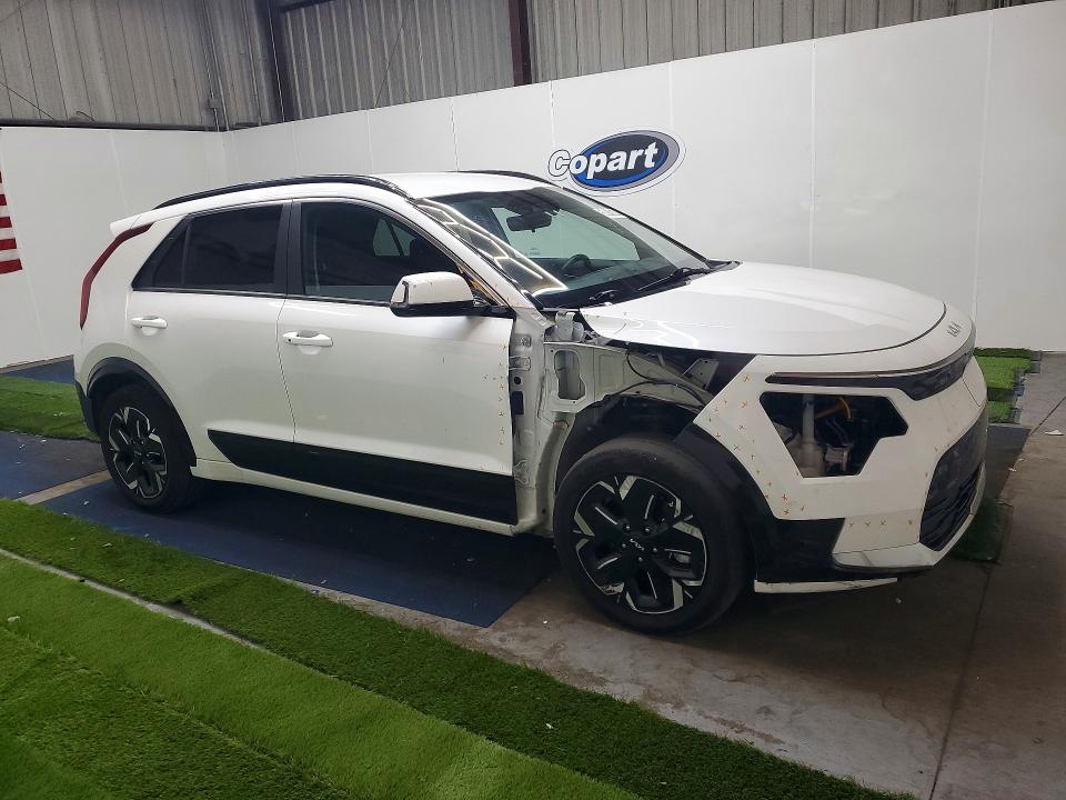 2023 Kia Niro VIN KNDCR3L1XP5071454 COPART salvage auction — FRONT END, Fl - Certificate Of Title, sold $10,600 on 2026-07-06 (photo 4)