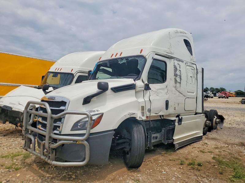 2023 Freightliner Cascadia 126 VIN 1FUJHHDR2PLNS9312 COPART salvage auction — SIDE, MO - SALVAGE CERTIFICATE OF TITLE, sold $7,200 on 2026-07-30 (photo 2)