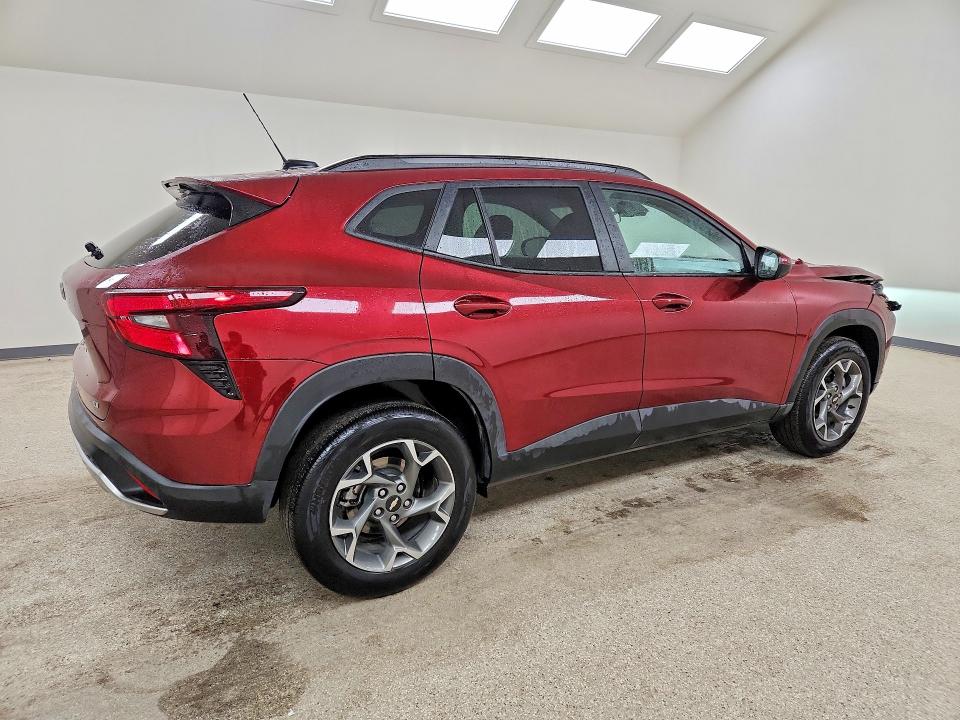 2025 Chevrolet Trax VIN KL77LHEP2SC240823 COPART salvage auction — FRONT END, CO - SALVAGE TITLE, sold $3,650 on 2026-08-03 (photo 3)