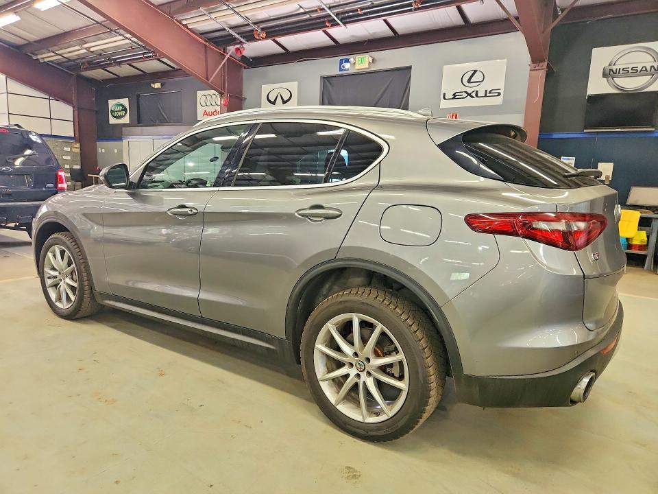 2018 Alfa romeo VIN ZASFAKBN8J7B67301 COPART salvage auction — MINOR DENT/SCRATCHES, Fl - Certificate Of Title, sold $7,000 on 2026-07-09 (photo 2)