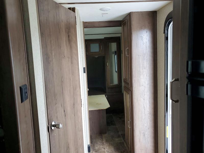2018 Dutchman Ultralite / 2520rl VIN 4YDT25228JD418669 COPART salvage auction — ROOF, AR - CERTIFICATE OF TITLE, sold $2,600 on 2026-08-25 (photo 5)