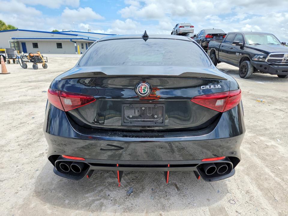 2017 Alfa romeo Giulia VIN ZARFAEAV2H7518277 COPART salvage auction — FRONT END, FL - CERT OF TITLE SLVG REBUILDABLE, sold $3,600 on 2026-07-29 (photo 6)