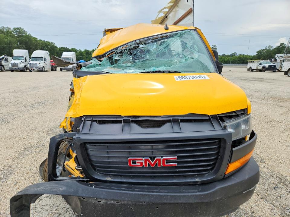 2022 Gmc Savana VIN 7GZ37TC7XNN000247 COPART salvage auction — ALL OVER, Az - Cert Of Title - Salvage, sold $2,500 on 2026-07-02 (photo 5)