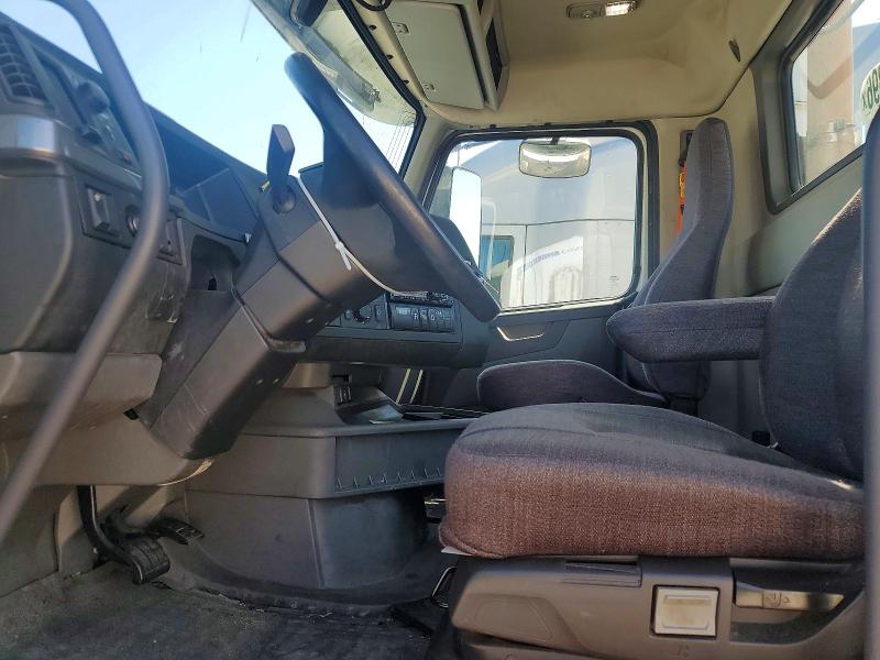 2020 Volvo Vnr VIN 4V4WC9EH8LN243197 COPART salvage auction — NORMAL WEAR, NC - CERTIFICATE OF TITLE (P), sold $8,100 on 2026-07-14 (photo 6)