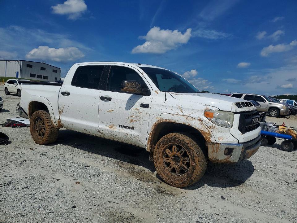2015 Toyota Tundra VIN 5TFDW5F18FX457071 COPART salvage auction — ROLLOVER, Nc - Salvage Certificate Of Title, sold $525 on 2026-07-29 (photo 4)