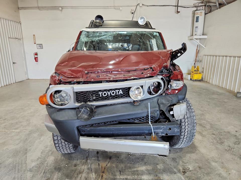 2011 Toyota Fj cruiser VIN JTEBU4BF7BK105546 COPART salvage auction — ROLLOVER, Va - Certificate Of Title, sold $925 on 2026-07-14 (photo 5)