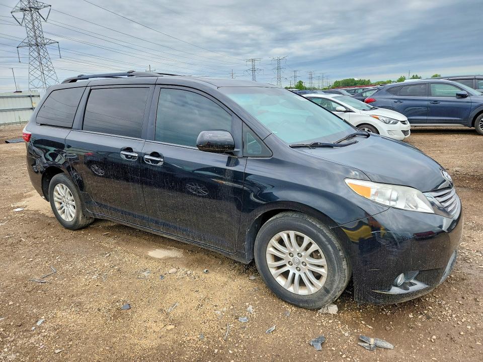 2017 Toyota Sienna VIN 5TDYZ3DC2HS822984 COPART salvage auction — FRONT END, Il - Salvage Certificate, sold $8,400 on 2026-07-21 (photo 4)