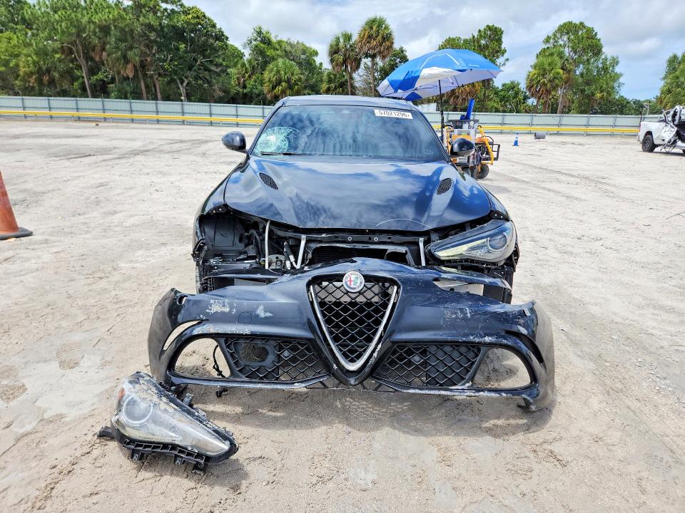 2017 Alfa romeo Giulia VIN ZARFAEAV2H7518277 COPART salvage auction — FRONT END, FL - CERT OF TITLE SLVG REBUILDABLE, sold $3,600 on 2026-07-29 (photo 5)