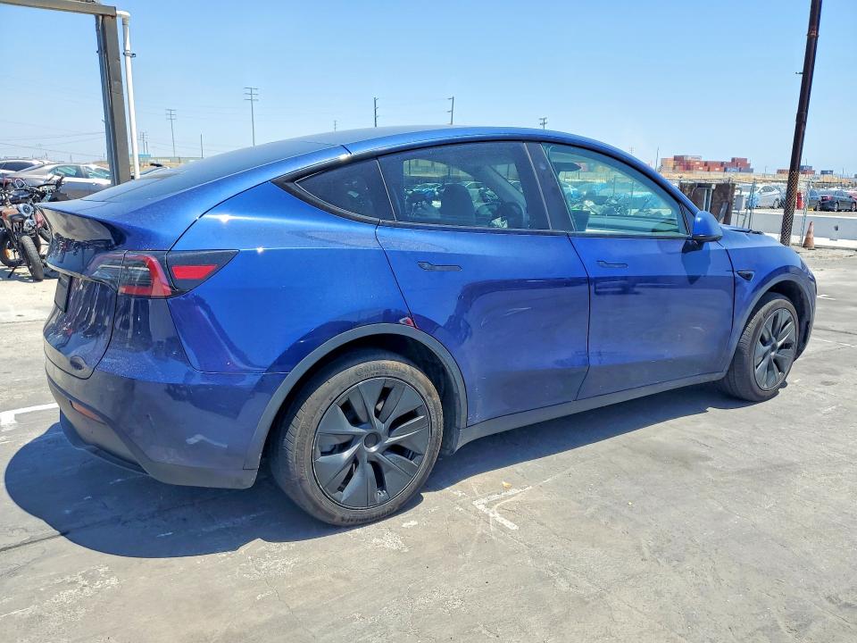 2024 Tesla Model y VIN 7SAYGDED8RF153681 COPART salvage auction — FRONT END, Salvage Title, sold $14,300 on 2026-07-22 (photo 3)