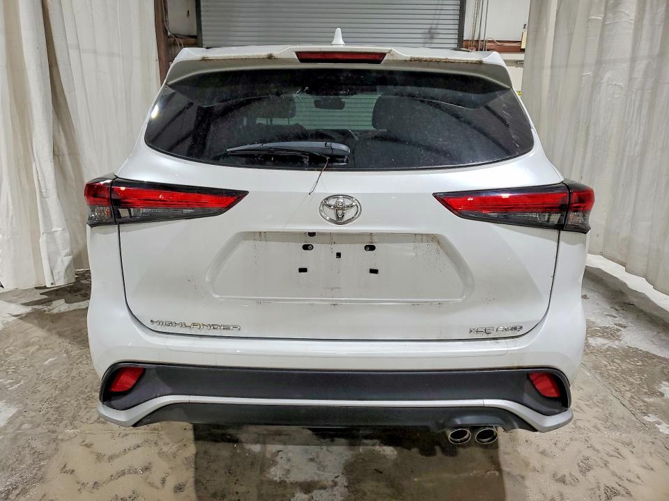 2022 Toyota Highlander VIN 5TDLZRBH4NS251179 COPART salvage auction — VANDALISM, Az - Cert Of Title - Salvage, sold $21,600 on 2026-07-06 (photo 6)
