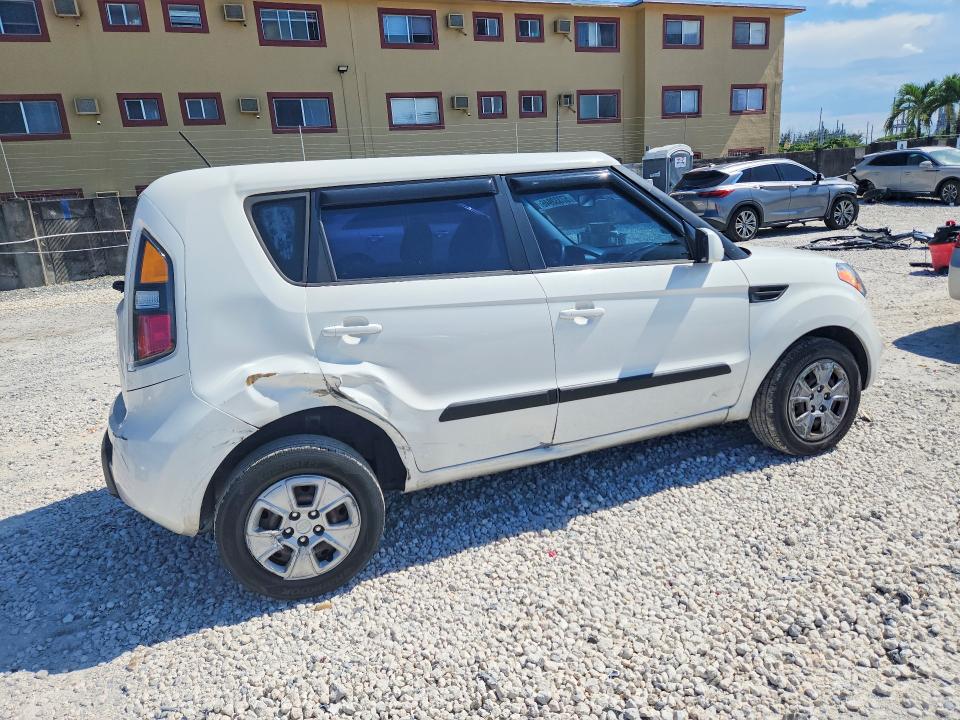 2011 Kia Soul VIN KNDJT2A18B7307344 COPART salvage auction — FRONT END, FL - CERT OF TITLE SLVG REBUILDABLE, sold $400 on 2026-07-07 (photo 3)