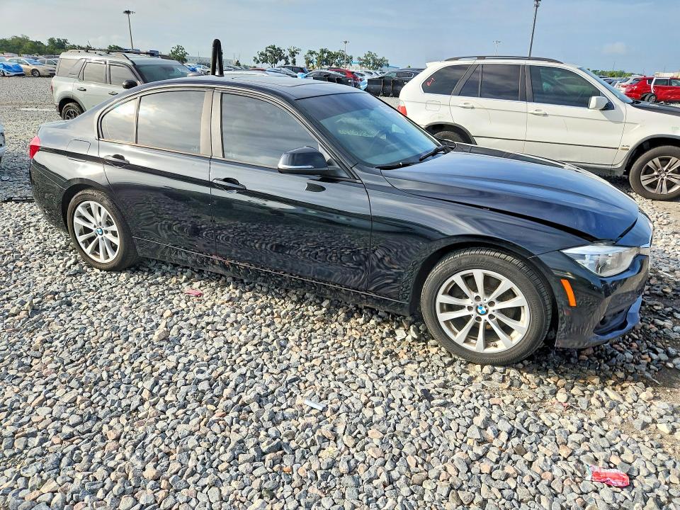 2018 BMW 3er VIN WBA8A9C5XJAH14726 COPART salvage auction — MINOR DENT/SCRATCHES, FL - CERTIFICATE OF TITLE, sold $1,050 on 2026-07-13 (photo 4)