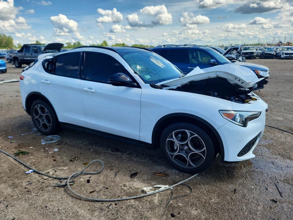 2021 Alfa romeo Stelvio VIN ZASPAKAN2M7D01892 COPART salvage auction — REAR END, Il - Salvage Certificate, sold $3,950 on 2026-08-25 (photo 4)