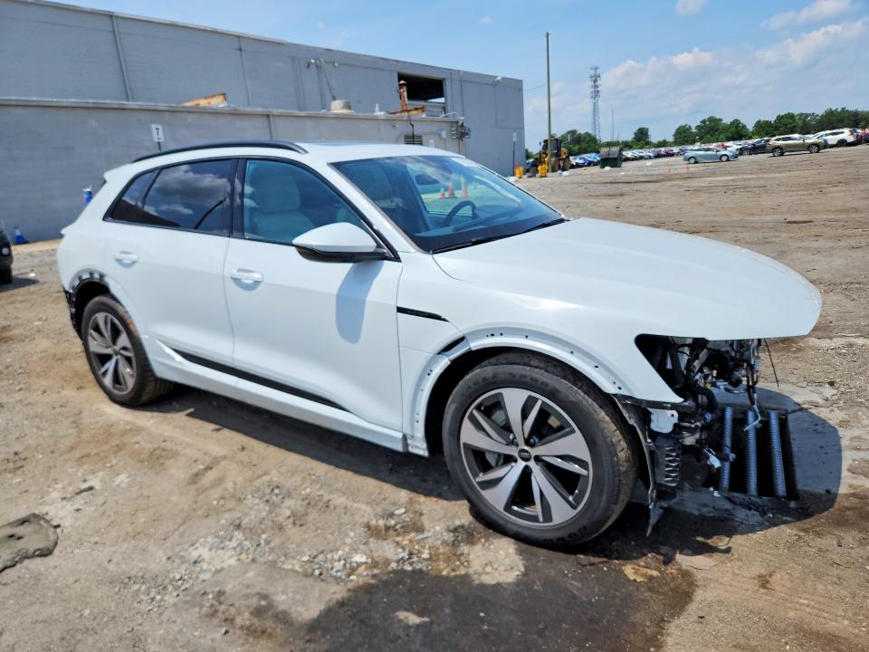 2024 Audi Q8 VIN WA14AAGE9RB054964 COPART salvage auction — FRONT END, Va - Cert Of Title - Salvage, sold $15,900 on 2026-07-29 (photo 4)