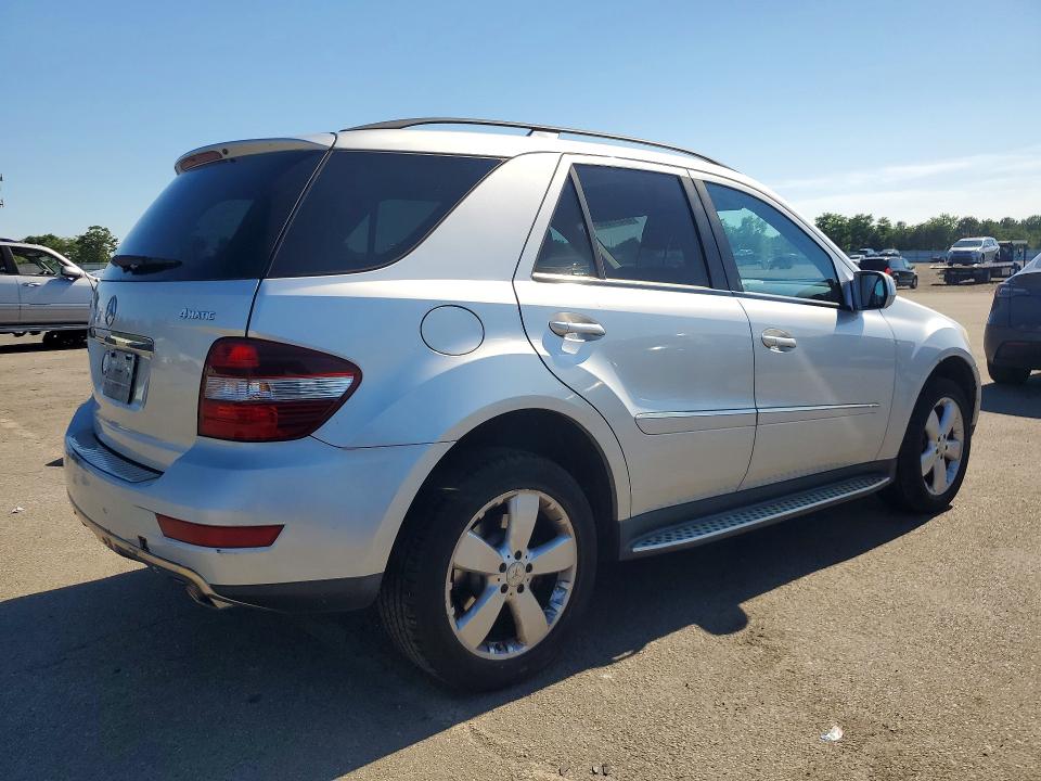 2009 Merz 350-class VIN 4JGBB86E09A467605 COPART salvage auction — MINOR DENT/SCRATCHES, NY - CERTIFICATE OF TITLE, sold $80 on 2026-07-29 (photo 3)