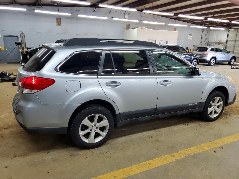2014 Subaru Outback VIN 4S4BRCDC8E3305669 COPART salvage auction — REAR END, Nc - Salvage Certificate Of Title, sold $1,100 on 2026-07-29 (photo 3)