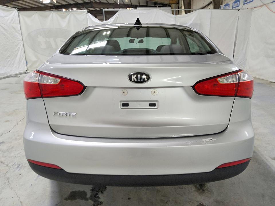 2015 Kia Forte VIN KNAFX4A62F5263129 COPART salvage auction — MINOR DENT/SCRATCHES, TN - CERTIFICATE OF TITLE, sold $950 on 2026-07-23 (photo 6)