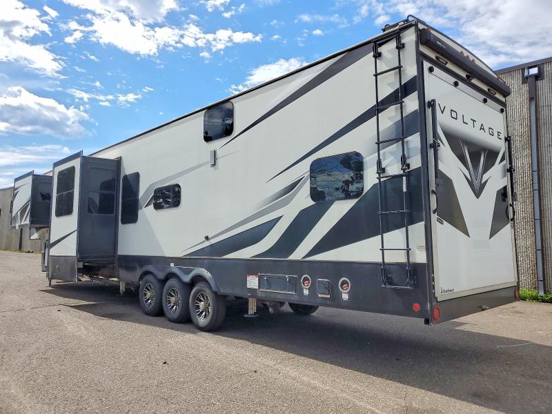 2022 Keystone Voltage VIN 4YDFVTW3XNZ990153 COPART salvage auction — SIDE, MN - CERT OF TITLE-SALVAGE, sold $2,100 on 2026-07-30 (photo 3)