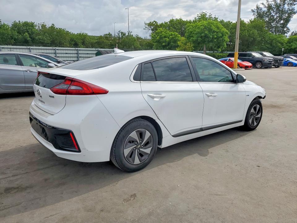 2017 Hyundai VIN KMHC75LC1HU028756 COPART salvage auction — WATER/FLOOD, Fl - Cert Of Title-Slvg Rebld Flood, sold $1,700 on 2026-07-27 (photo 3)