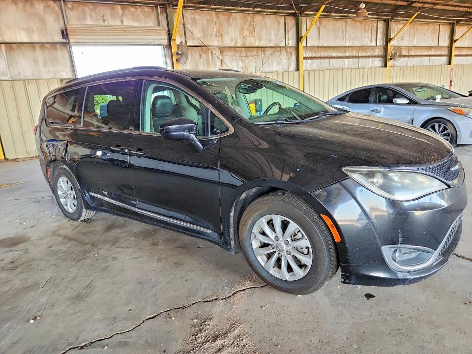 2017 Chrysler VIN 2C4RC1BG0HR613297 COPART salvage auction — FRONT END, Az - Certificate Of Title, sold $3,650 on 2026-07-20 (photo 4)