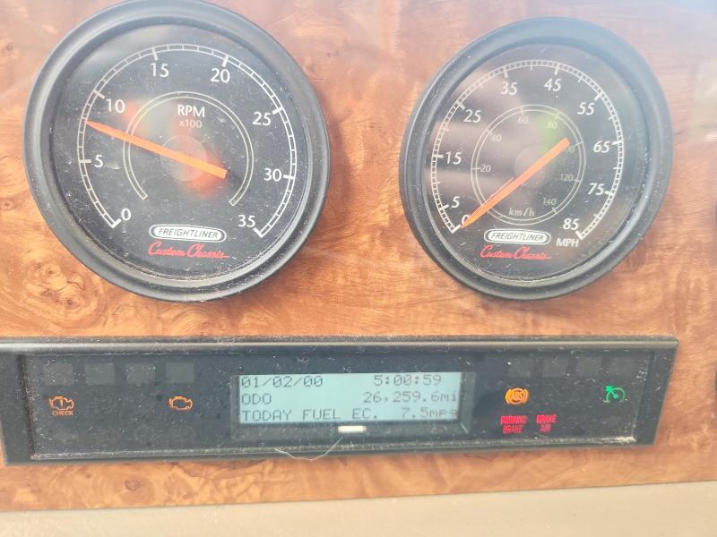 2015 Frht Recreational vehicle (rv) VIN 4UZAAJDT6FCHC8175 COPART salvage auction — FRONT END, OH - CERT OF TITLE-SALVAGE, sold $2,950 on 2026-07-23 (photo 8)