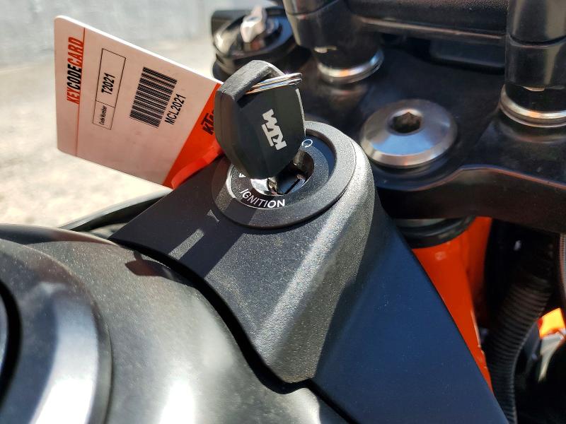 2025 Ktm 690 supermoto VIN MD2J2J402SN201008 COPART salvage auction — SIDE, Nj - Cert Of Title-Salvage, sold $4,500 on 2026-07-16 (photo 8)
