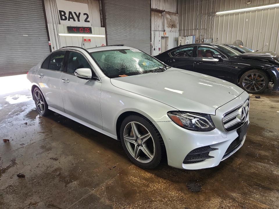 2017 Mercedes-benz E-klasse VIN WDDZF4KB6HA084882 COPART salvage auction — ROOF, Il - Salvage Certificate, sold $5,900 on 2026-08-08 (photo 4)