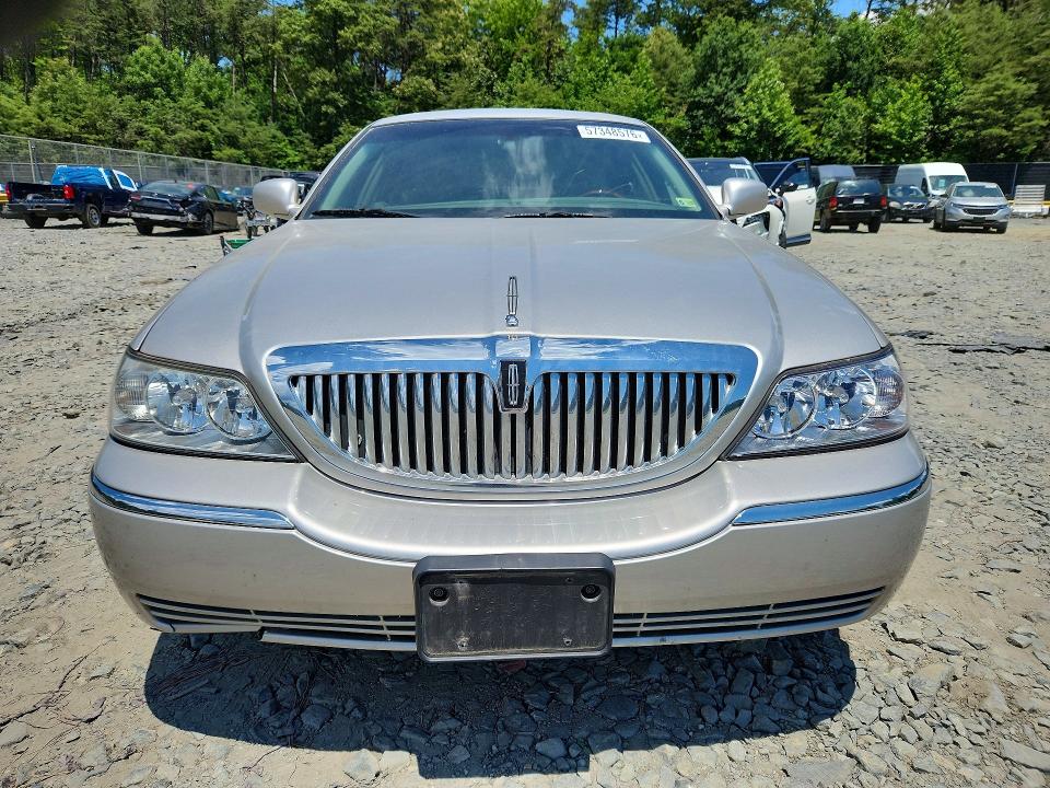 2007 Lincoln TOWN CAR VIN 1LNHM82W97Y639377 COPART salvage auction — SIDE, Md - Cert Of Salvage > 75% Damage, sold $400 on 2026-07-17 (photo 5)