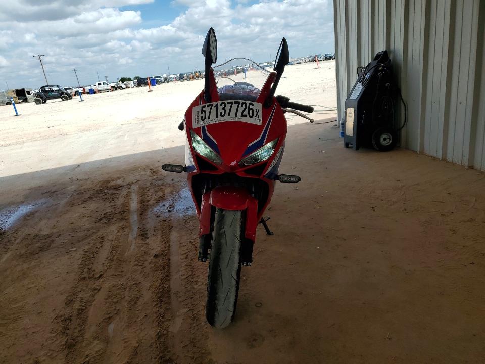 2026 Honda Cbr VIN MLHRH1558T5201451 COPART salvage auction — SIDE, Tx - Salvage Vehicle Title, sold $1,450 on 2026-07-30 (photo 2)