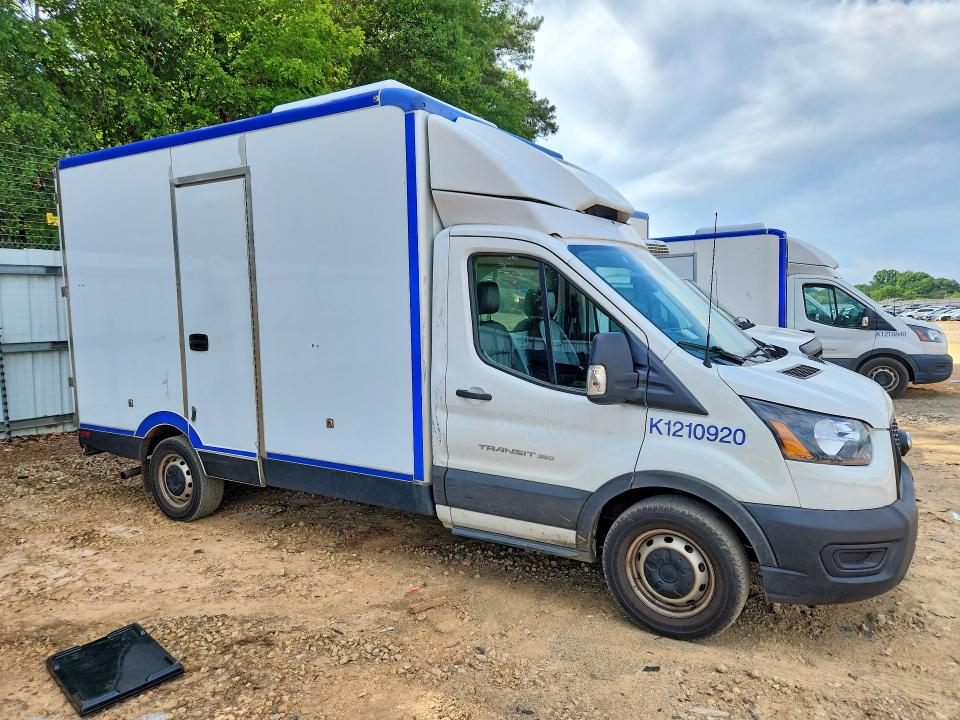 2022 Ford Transit VIN 1FDBW5Z85NKA01522 COPART salvage auction — NORMAL WEAR, Ga - Certificate Of Title, sold $8,000 on 2026-08-28 (photo 4)