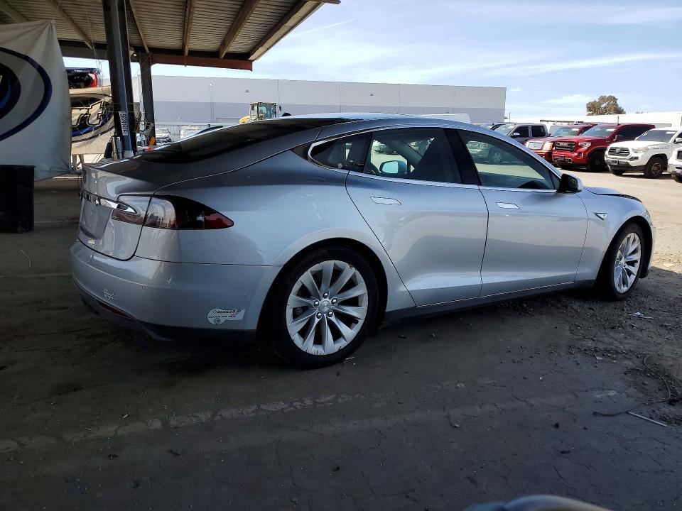 2015 Tesla Model s VIN 5YJSA1E16FF116097 COPART salvage auction — MINOR DENT/SCRATCHES, Ca - Dis/Dlr/Exp Only Clean Title (P), sold $2,750 on 2026-07-02 (photo 3)