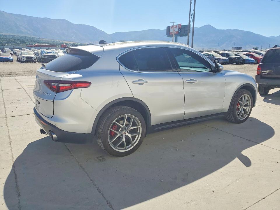 2018 Alfa romeo VIN ZASFAKBN1J7B97630 COPART salvage auction — REAR END, Ut - Salvage Certificate, sold $5,300 on 2026-08-17 (photo 3)
