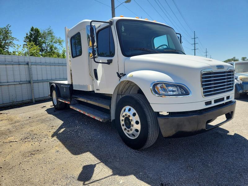 2005 Freightliner M2 106 VIN 1FVACWDJ25DV21761 COPART salvage auction — MINOR DENT/SCRATCHES, IN - CERTIFICATE OF TITLE (P), sold $16,200 on 2026-07-08 (photo 1)