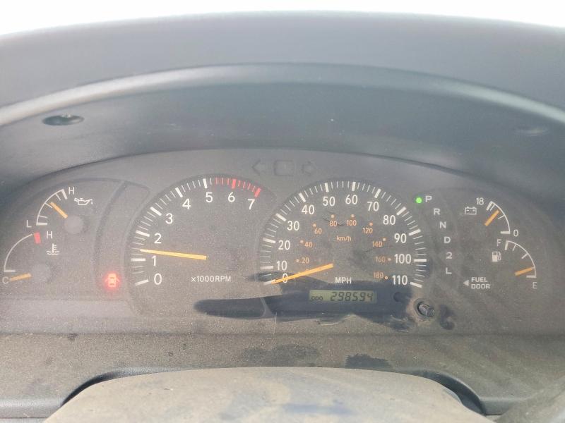 2002 Toyota Tundra VIN 5TBRT341X2S280490 COPART salvage auction — MINOR DENT/SCRATCHES, Ca - Dis/Dlr/Exp Only Clean Title, sold $1,400 on 2026-07-06 (photo 9)