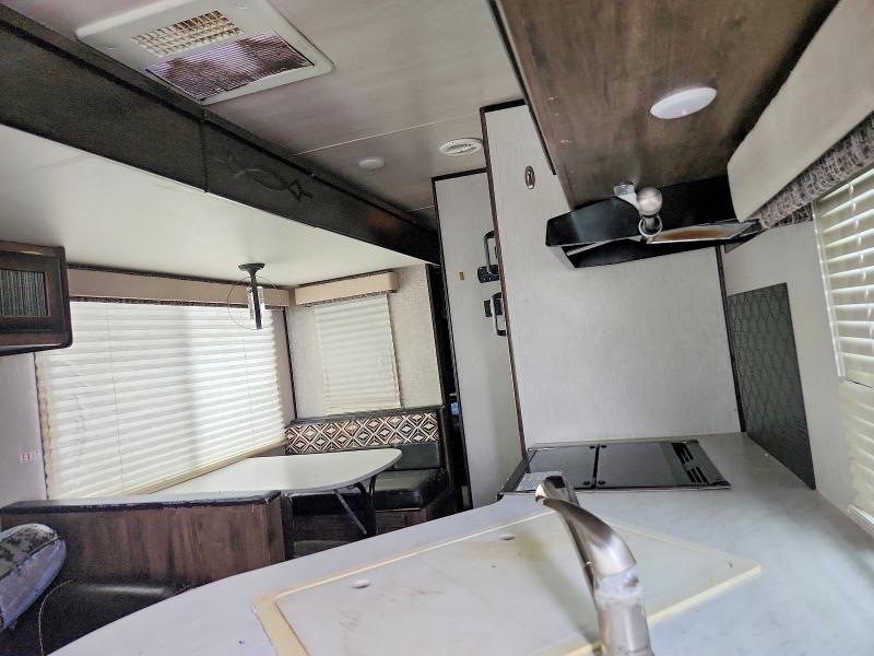 2019 Heartland Mallard VIN 5SFNB3024KE403887 COPART salvage auction — MINOR DENT/SCRATCHES, NE - CERT OF TITLE-SALVAGE, sold $3,650 on 2026-07-16 (photo 5)