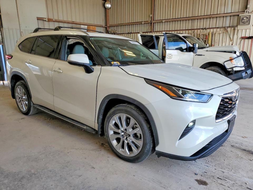 2020 Toyota VIN 5TDYZRAH0LS022972 COPART salvage auction — SIDE, TX - SALVAGE VEHICLE TITLE, sold $13,300 on 2026-07-06 (photo 4)