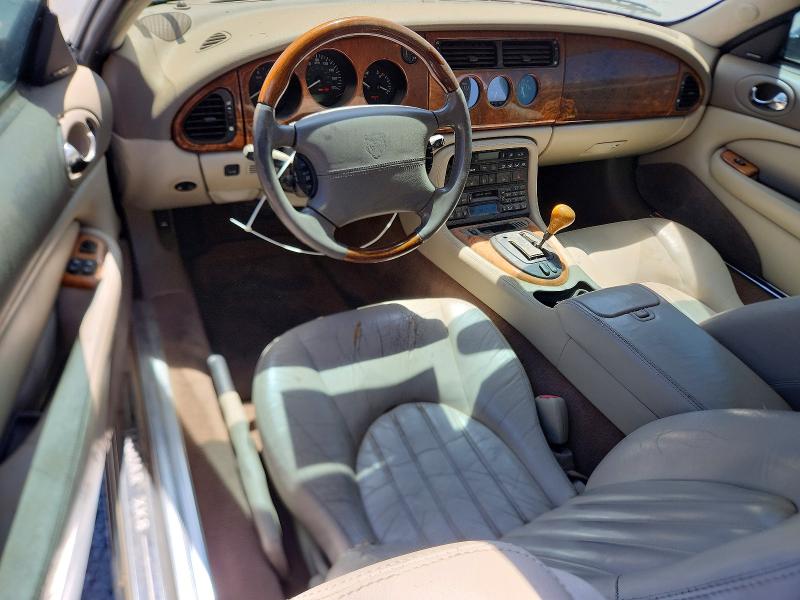2001 Jaguar Xk series VIN SAJDA42C31NA11063 COPART salvage auction — MINOR DENT/SCRATCHES, Ca - Dis/Dlr/Exp Only Clean Title, sold $500 on 2026-07-15 (photo 8)