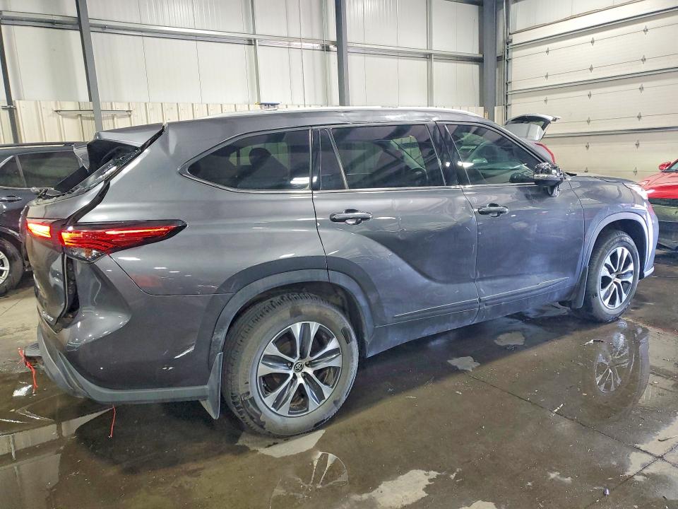 2022 Toyota Highlander VIN 5TDGZRBH8NS230000 COPART salvage auction — ROOF, Mn - Cert Of Title-Salvage, sold $475 on 2026-07-21 (photo 3)