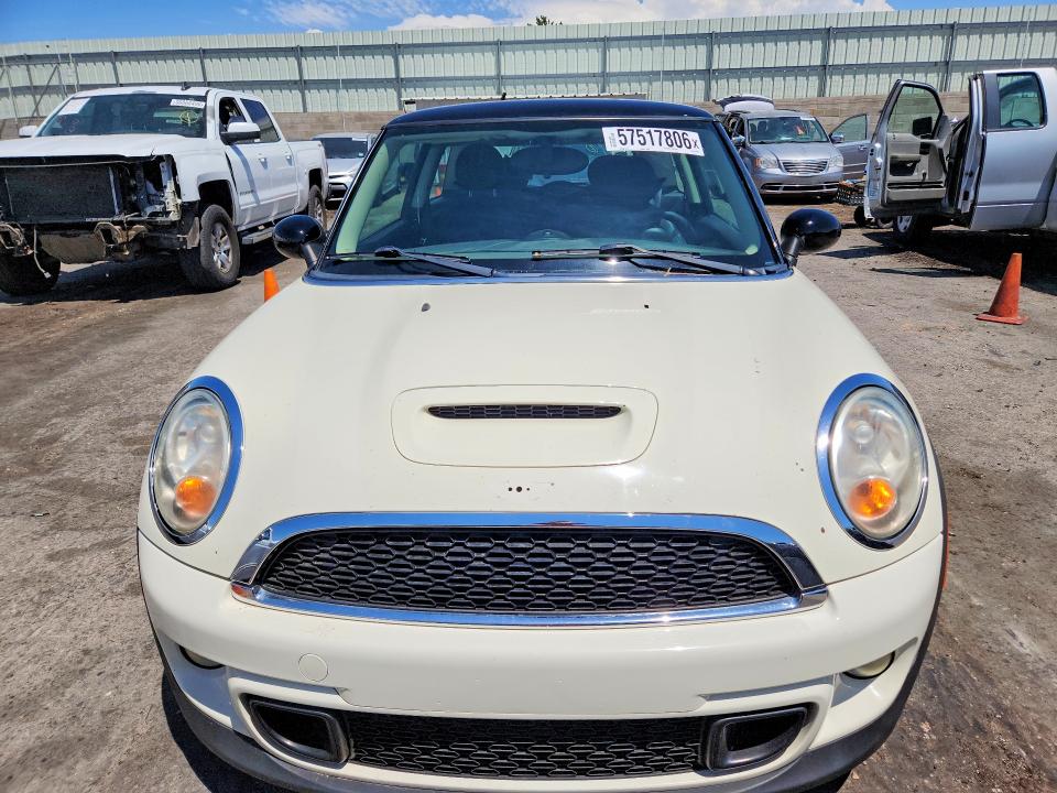 2011 Mini Cooper VIN WMWSV3C52BTY23076 COPART salvage auction — MINOR DENT/SCRATCHES, Id - Salvage Certificate Of Title, sold $825 on 2026-07-02 (photo 5)