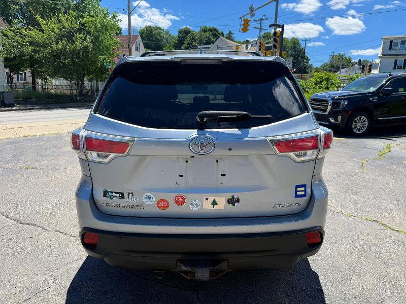 2015 Toyota Highlander VIN 5TDJKRFH3FS075698 COPART salvage auction — MINOR DENT/SCRATCHES, Me - Certificate Of Title (P), sold $10,000 on 2026-07-15 (photo 6)