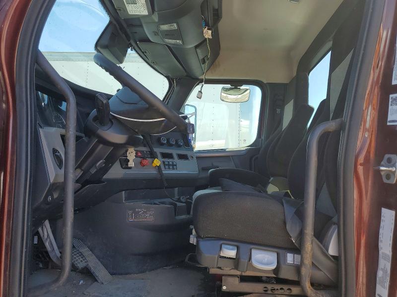 2022 Freightliner Cascadia 126 VIN 3AKBHKDV1NSNP9036 COPART salvage auction — SIDE, AZ - CERT OF TITLE - SALVAGE, sold $3,450 on 2026-07-09 (photo 5)