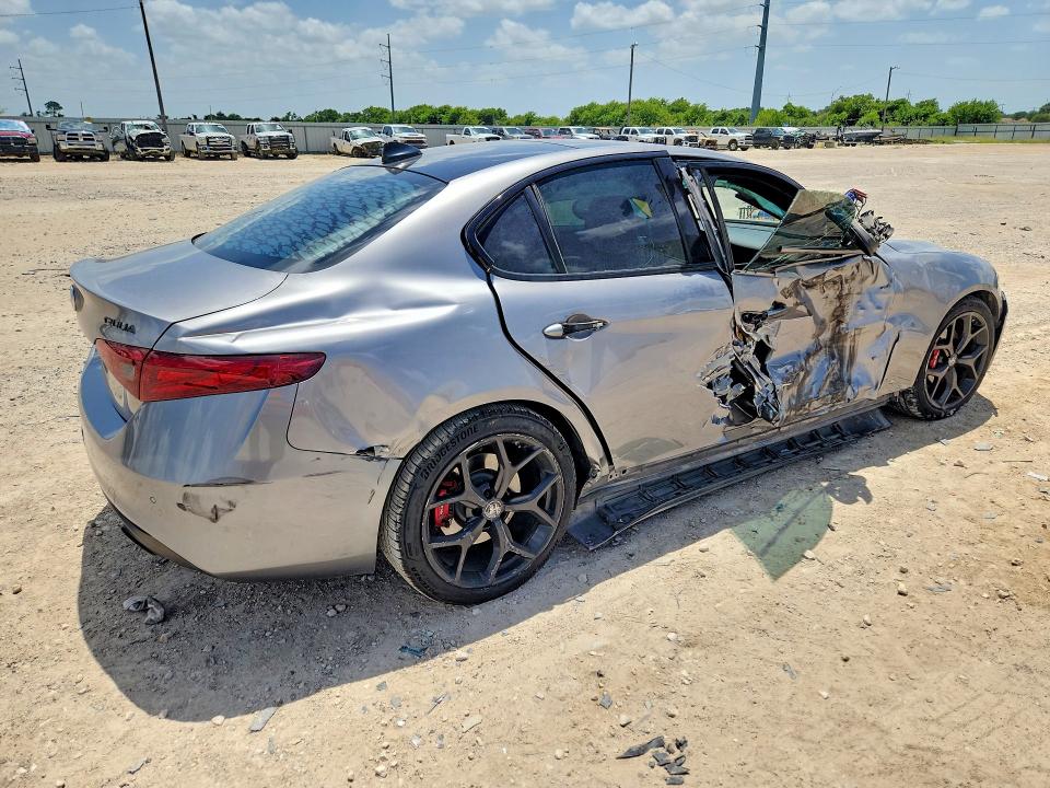 2020 Alfa romeo Giulia VIN ZARFAMBN3L7626697 COPART salvage auction — SIDE, Tx - Salvage Vehicle Title, sold $2,200 on 2026-08-12 (photo 3)