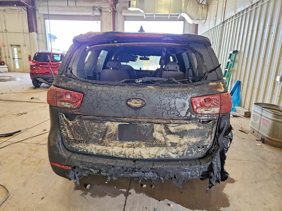2016 Kia SEDONA VIN KNDMB5C14G6084764 COPART salvage auction — Burn Interior, Il - Junking Cert Of A Vehicle, sold $225 on 2026-07-27 (photo 6)