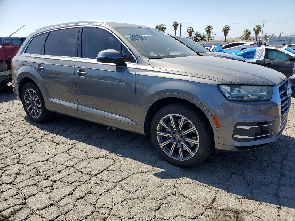 2017 Audi Q7 VIN WA1VAAF76HD007837 COPART salvage auction — MINOR DENT/SCRATCHES, FL - DIS/DLR/EXP ONLY CLEAN TITLE, sold $5,400 on 2026-07-27 (photo 4)