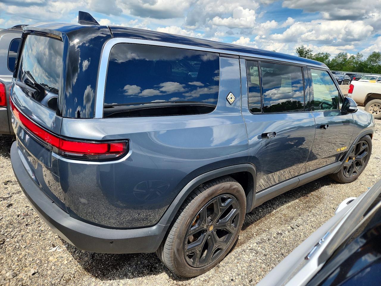 2023 Rivian R1S VIN 7PDSGABA1PN023602 COPART salvage auction — Front End, IL - SALVAGE CERTIFICATE, sold $19,600 on 2026-07-09 (photo 3)