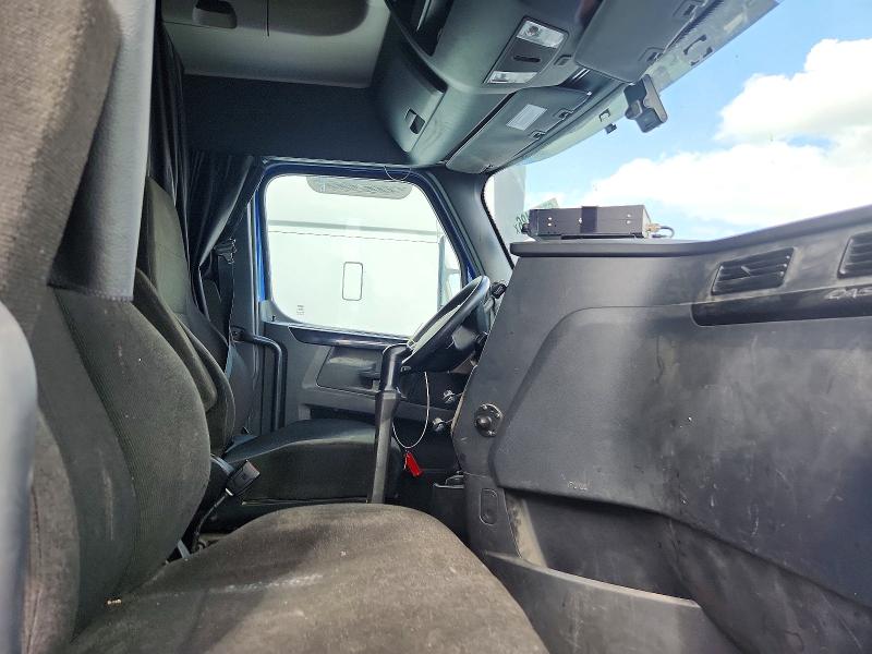 2023 Freightliner Cascadia 126 VIN 3AKJHHDR9PSUC7330 COPART salvage auction — WATER/FLOOD, NE - CERT OF TITLE-SALVAGE, sold $55,500 on 2026-07-09 (photo 5)
