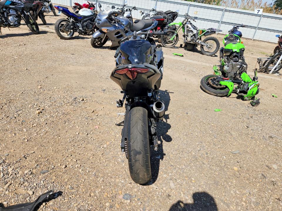 2025 Kawasaki Ex VIN ML5EXGJ10SDA61746 COPART salvage auction — SIDE, Il - Salvage Certificate, sold $925 on 2026-07-28 (photo 4)