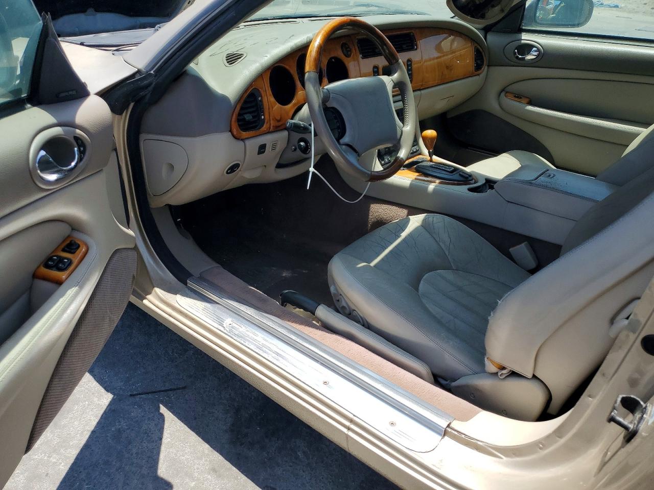 2000 Jaguar XK VIN SAJJA42C0YNA02298 COPART salvage auction — Normal Wear, Dv - Clean Title, sold $525 on 2026-09-25 (photo 8)