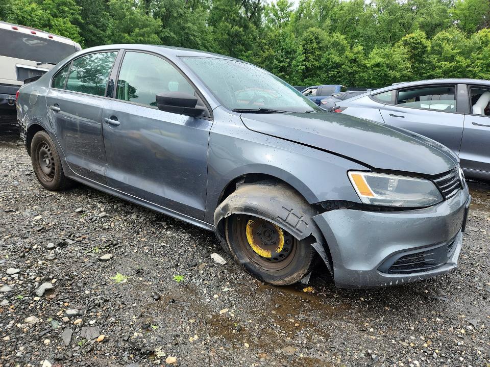 2014 Volkswagen VIN 3VW2K7AJXEM324674 COPART salvage auction — REAR END, Id - Salvage Certificate Of Title, sold $225 on 2026-07-31 (photo 4)
