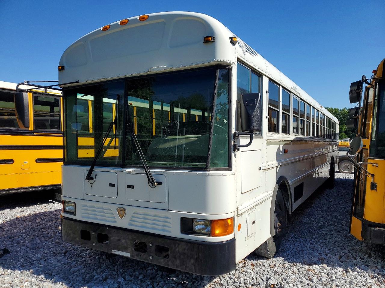 2016 Ic Corporation 3000 VIN 4DRBXAAN6GB115345 COPART salvage auction — Mechanical, MO - DEALER ONLY CLEAN TITLE, sold $5,000 on 2026-09-15 (photo 2)